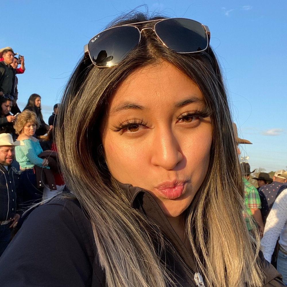 Meet your Posher, Deysi